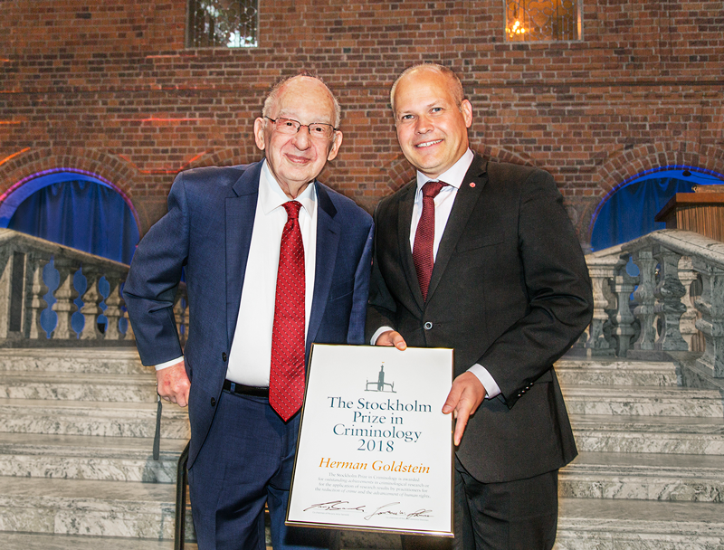 Professor Herman Goldstein tilldelas 2018 års Stockholm Prize in Criminology av justitie- och inrikesminister Morgan Johansson